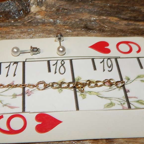 <3  Cursive "Love" w/Pearl for "O" Necklace  <3 - Picture 7 of 7